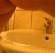 2forU1 - Schnell ins Waschbecken gepisst