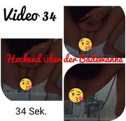 Aleksa81 - Hockend über der Badewanne