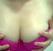 Alignbabe - Titten-Hüpf-test