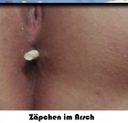 Anal-Larissa – Userwunsch: Zäpchen in den Arsch geschoben