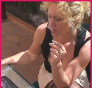 Anastasia-Erotic - Smoking bei der Arbeit