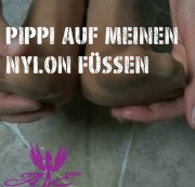AnikeEkina - Pisschen Pippi über Po und Füße