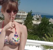 Anne-Eden – Pssst! privates squirt Handyvideo aus dem Urlaub!