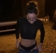 Aylar - Public den Rastplatz vollgepisst... Geile Fontäne!!!