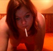 BBWQueen - BBWQueen raucht nackt