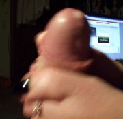 BD-Footmodel - Footjob mit schwarzen Nägeln und er spritzt