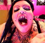 BabyCore - Fettes Miststück-Milch und Schokotörtchen und Faust im Mund