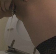 Balaton-Ficke - Pissen im Assi-Klo