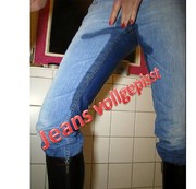 Biest-Lucia – In die Jeans pissen
