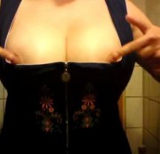 Biggi80G - Dicke Titten im Dirndl