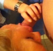 Bitchee - Ungeduldiges Fickstück überrascht User nach dem DUSCHEN!!