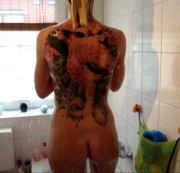 Blondes-Gift1 - beim Duschen bespannert