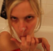 BlowAngel006 - Beim Badputzen angepisst und hart in den Mund gefickt