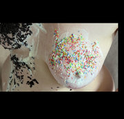 BouncyTitAction – Titten mit Sahne und Deko