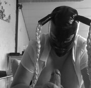 Brandi69 – Gummihandjob