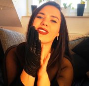 Curvy_Desire – Arsch extrem gedehnt beim Fisting mit Latex Handschuhen!!