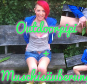 DaisyDesire – Outdoorpipi + Muschisäuberung (Wunshclip)