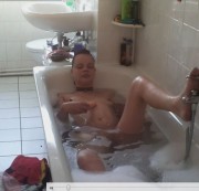 Danischlampe - Sklavin alleine in der Wanne