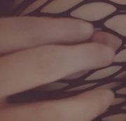Dark_Orja - Nippelspiele durch das Netzoberteil