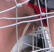 DevoteAnja - Dildo u. Piss Show im Drahtzaun, auf dem Bauernhof.