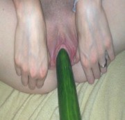 Dirty-Babe-20 – Kurzer Gurkenfick
