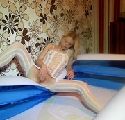 Dirty-Sindy - fingern pissen im weißen Catsuit