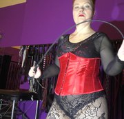DominaLadySusan – Streng und Sexy
