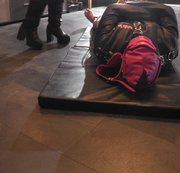 DominaLadySusan – Subbi Trampling in Zwangsjacke mit brachialen Boots