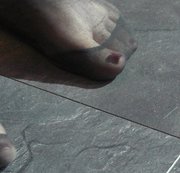 DominaLadySusan – Herrinnenfüsse in schwarzen Nylons