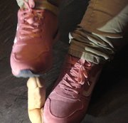 DominaLadySusan – Dildotrampling in rosa Sneaker
