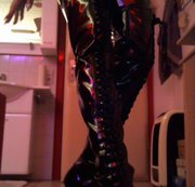 DominatrixDajana – geile lange schwarze Lackstiefel mit geiler Wichsanweisung