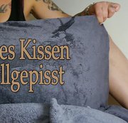 Dominique-Plastique – Altes Kissen vollgepisst