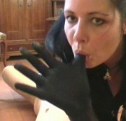 DonnaErotica - mit Latexhandschuh abgewichst