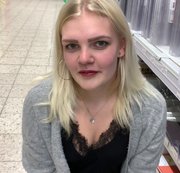 EmelieMai – Verkäufer klargemacht! – Creampie nach 2 Wochen Sexentzug!