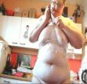 Emergenzy - Titten in Folie gewickelt