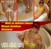 Emma-Star – *** Milf im Bikini nimmt Mega Golden Shower