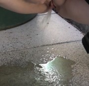 Engel80-und-Bengel78 - Mit Gummireitstiefel im Garten