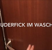 Etwasneugierig – Schleuderfick im Waschraum