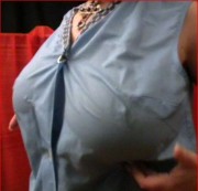 Fetisch-Sie - Riesen Natur Titten im nassen Nylonkittel Adult Baby