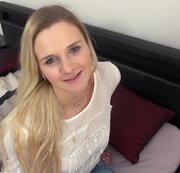 Fickfreundinnen - Aupair-Mädchen verführt und abgefickt