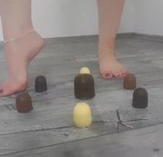 FindomMistressJenny – Mohrenkopf Crushing
