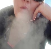 FindomMistressJenny – Smoking in Nahaufnahme