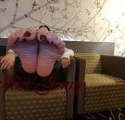 FindomMistressJenny – Meine Füße sind dein Ruin