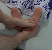 Footsies1980 - Füßeln mit meinem besten Freund barfuss im Bett