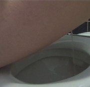 FraeuleinJones – Geplätscher im öffentichen WC