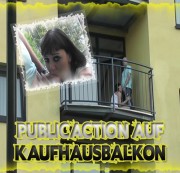 GINA-BANG - PUBLIC ACTION auf dem Kaufhausbalkon