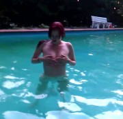 GangbangSchlampe - Sexy Schwimmen im privat Pool