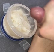 Gays4Boys - Video 060 - Maxi Wichst in die Spermabox Cam 1 - Teil 2-2