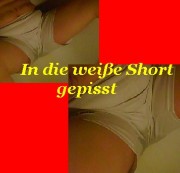 GeheimnisvolleLady - In die weiße Short gepisst