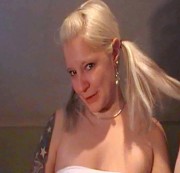 GeileBitch88 - Schüchternes Mädchen ganz Geil